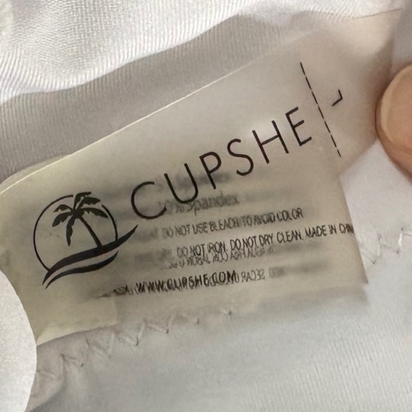 Cupshe Swimsuit - Picture 3 of 12